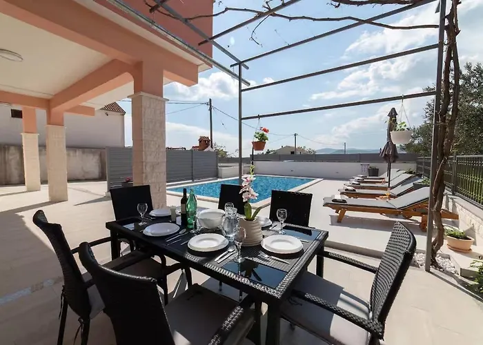 Apartament With Swimming Pool Kastel Stari, - 24273 Kaštela