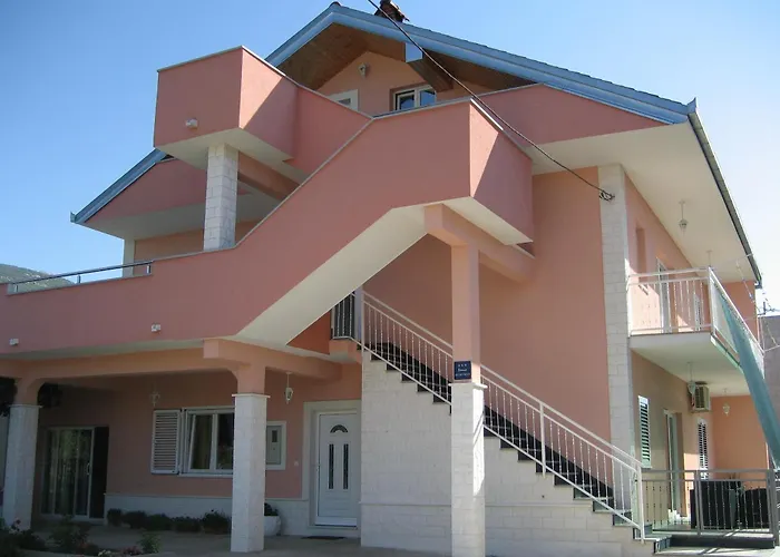 With Swimming Pool Kastel Stari, - 24273 *