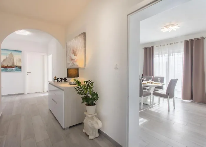 With Swimming Pool Kastel Stari, - 24273 *