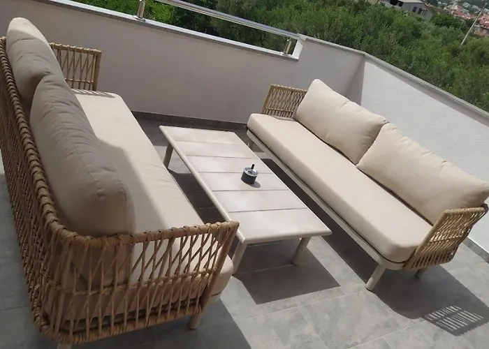 With Swimming Pool Kastel Stari, - 24273 *