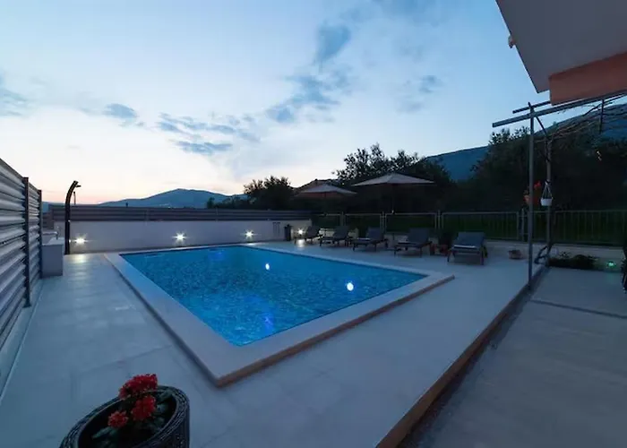 With Swimming Pool Kastel Stari, - 24273 Apartament Kaštela